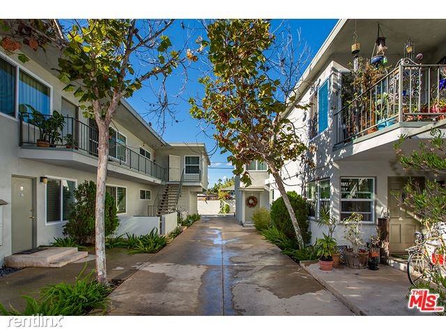 721 Cedar St #B - Photo 2 of 3