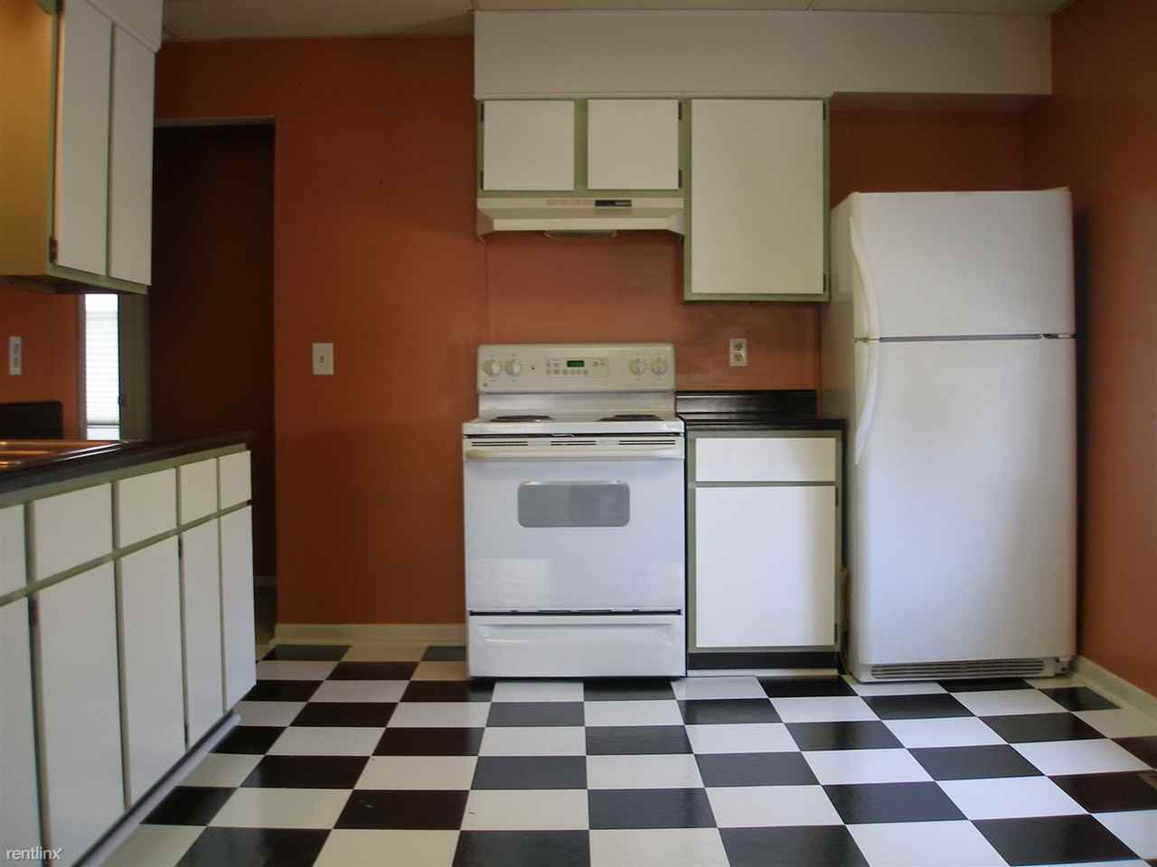 329 N Main St - Photo 3 of 6