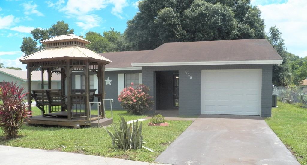 610 Charter Ct - Photo 2 of 12