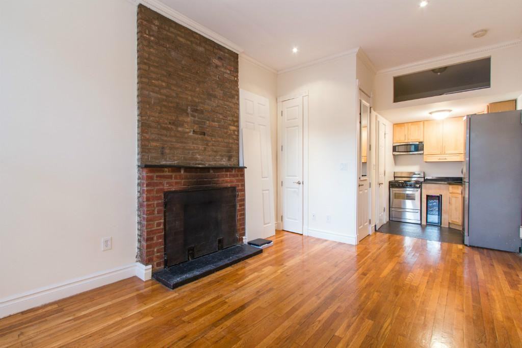 564 Hudson Street - Photo 3 of 7