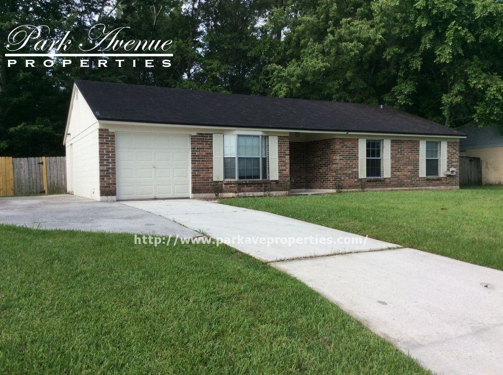 2626 Pinewood Blvd - Photo 2 of 17