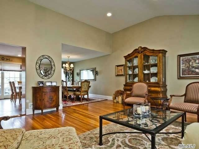 205 Bayview Ave - Photo 3 of 20