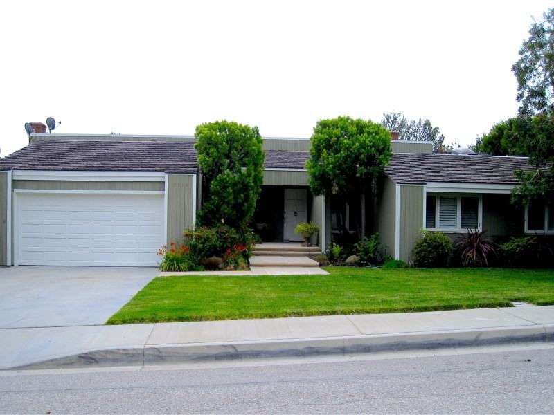3518 Bayberry Ln - Photo 2 of 8