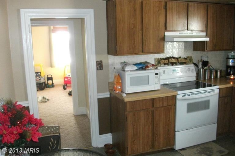 164 Walter Ave - Photo 3 of 12