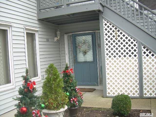 325 Elton Ct E - Photo 3 of 16