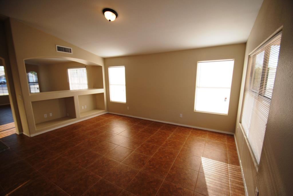 8025 E Osage Ave - Photo 3 of 12