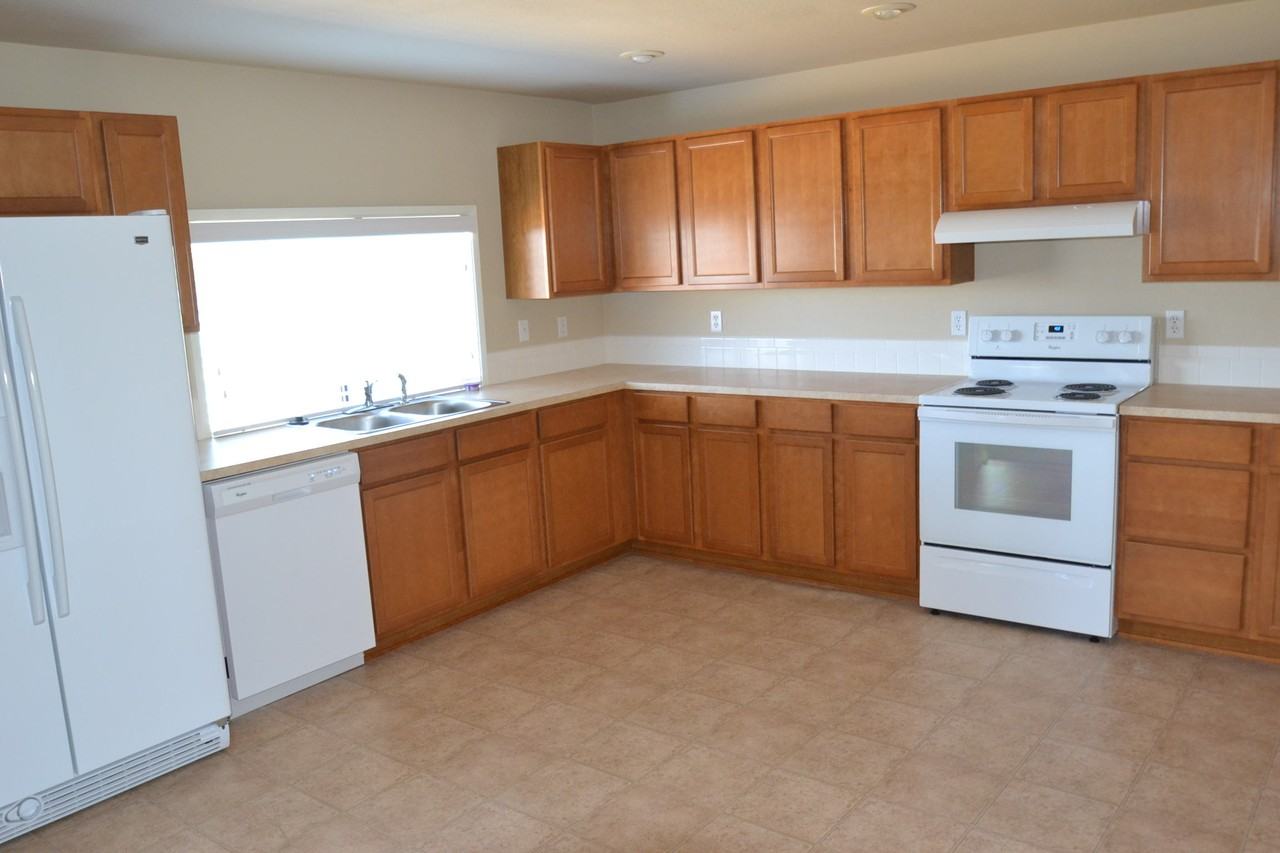 6023 46th St NE - Photo 2 of 10