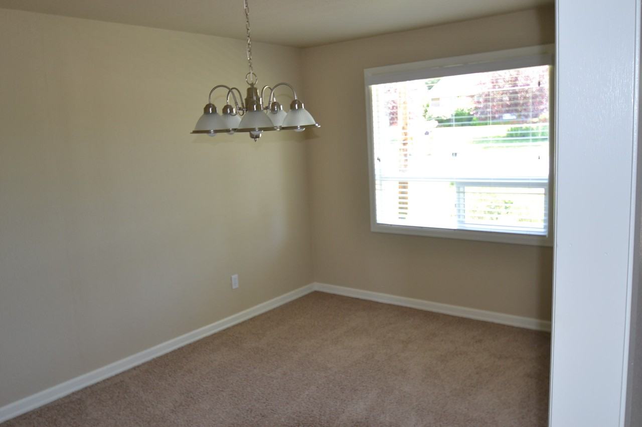 6023 46th St NE - Photo 3 of 10