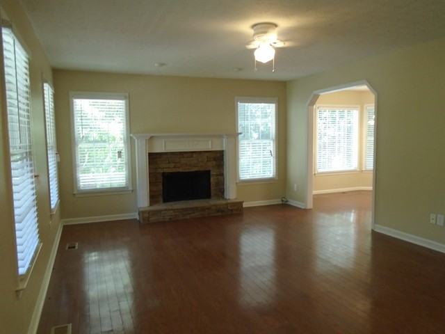 284 Kent Ln - Photo 2 of 15