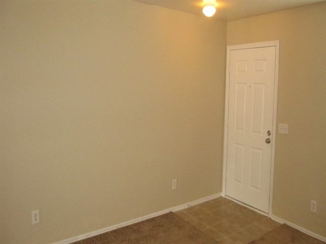 7025 S 31st Dr - Photo 2 of 12