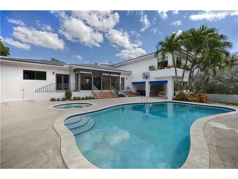 640 Reinante Ave - Photo 2 of 8