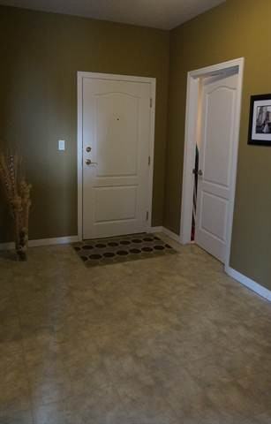 5211 39 St - Photo 2 of 8