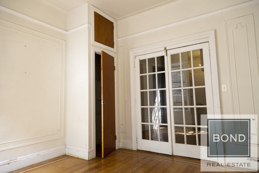 2nd Ave & E 7th St #6E