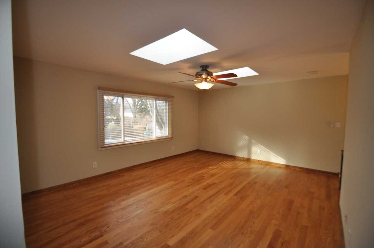 155 Berkshire Dr - Photo 3 of 11