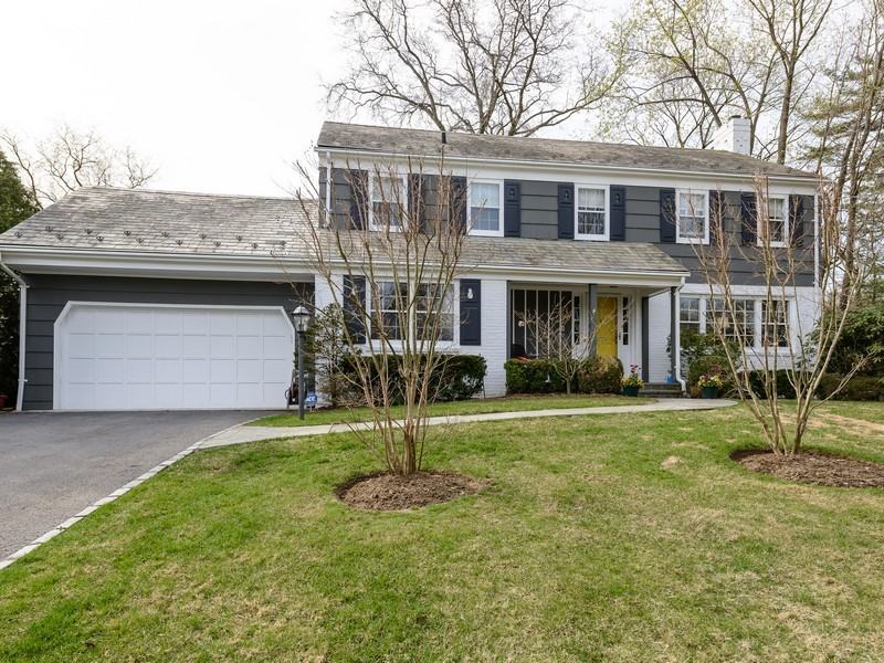 650 Hunt Ln - Photo 3 of 10