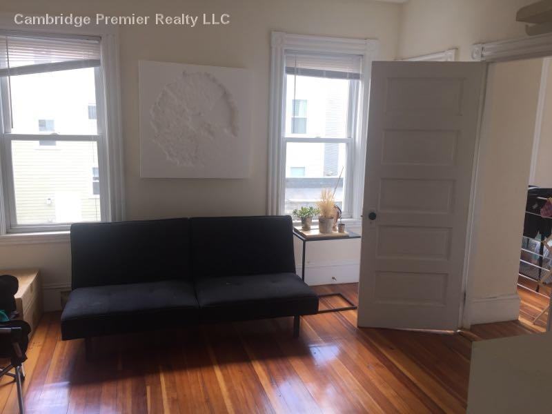 377 Cardinal Medeiros Avenue #5 - Photo 3 of 8
