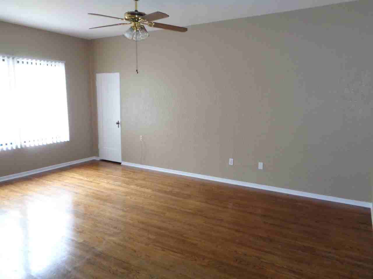 1408 North Broadway - Photo 2 of 6