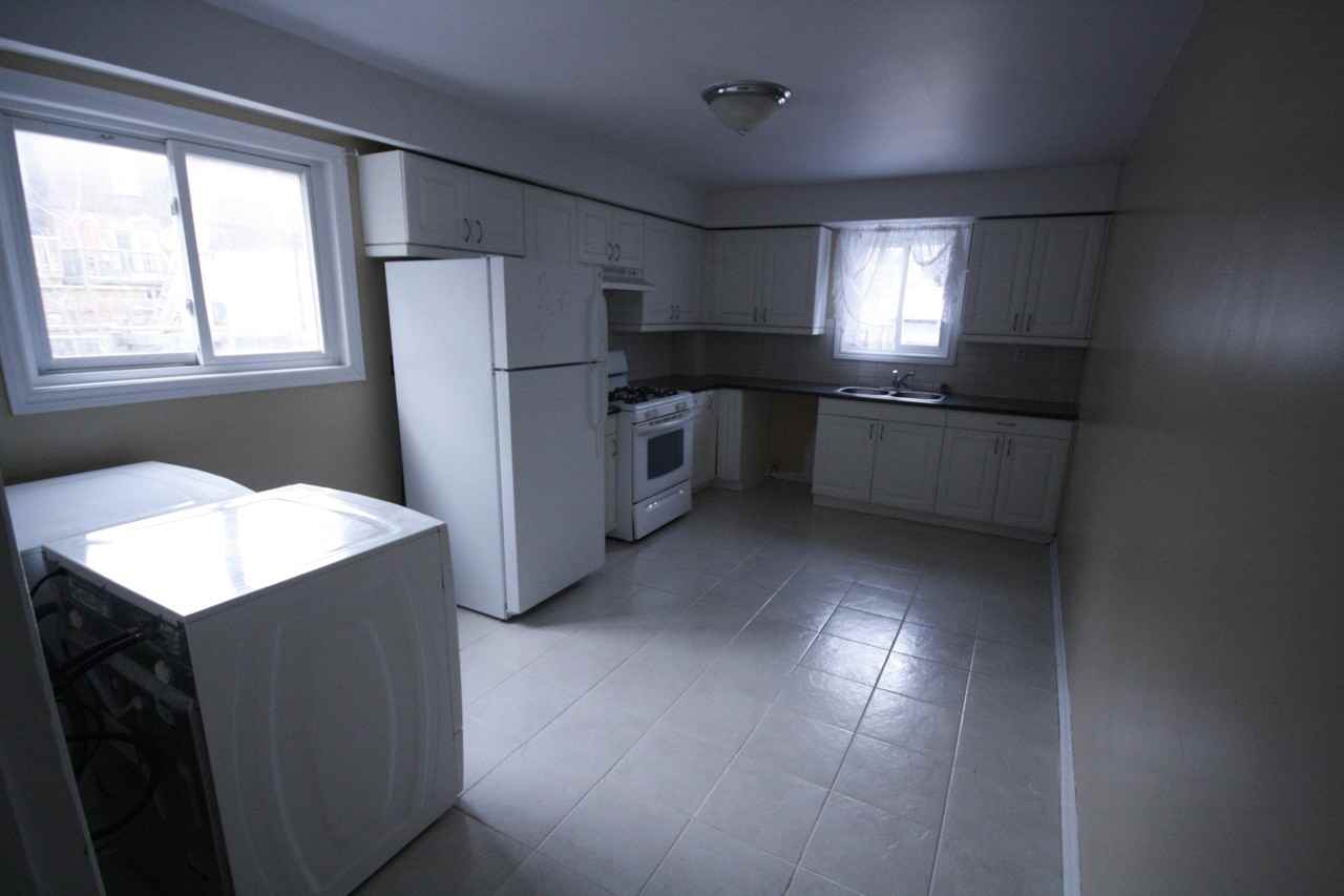 515 Salem Avenue North - Photo 2 of 9