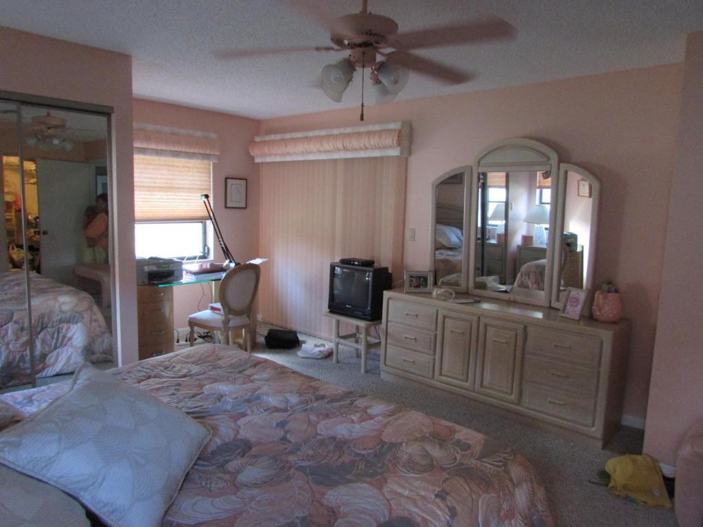 6458 Royal Manor Circle - Photo 3 of 9