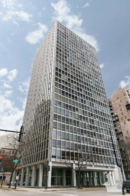 2400 North Lakeview Avenue #2006