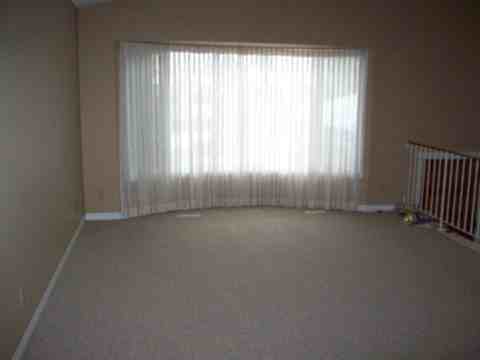 2031 36 St NW - Photo 3 of 4