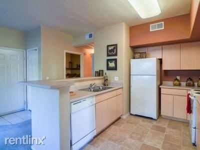 Sonoma Landing Luxury Apartments - Photo 2 of 14