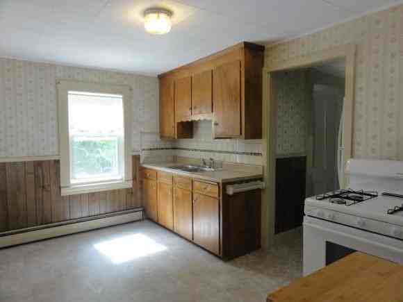 105 Lawrence Rd - Photo 2 of 10