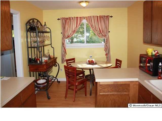 10 Elizabeth Ct - Photo 3 of 4