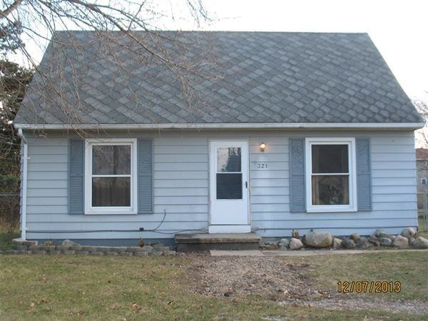 321 W Cherry St - Photo 2 of 4