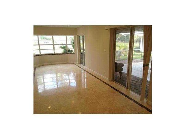 10549 Fenway Pl - Photo 2 of 6