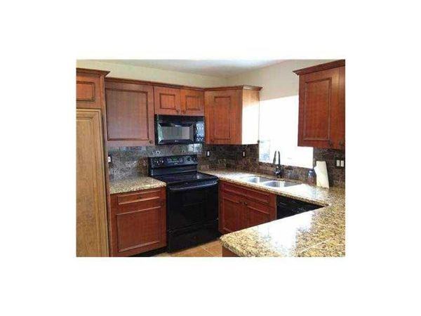 10549 Fenway Pl - Photo 3 of 6