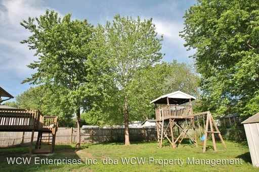 1231 N School St - Photo 2 of 12