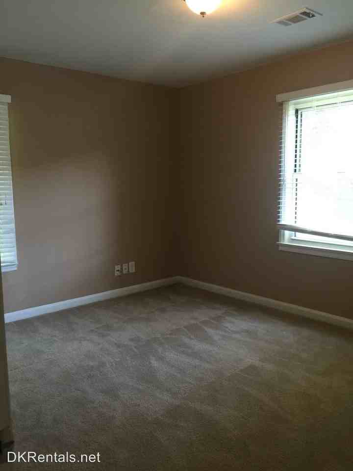 2200 Gordon Cir - Photo 2 of 16