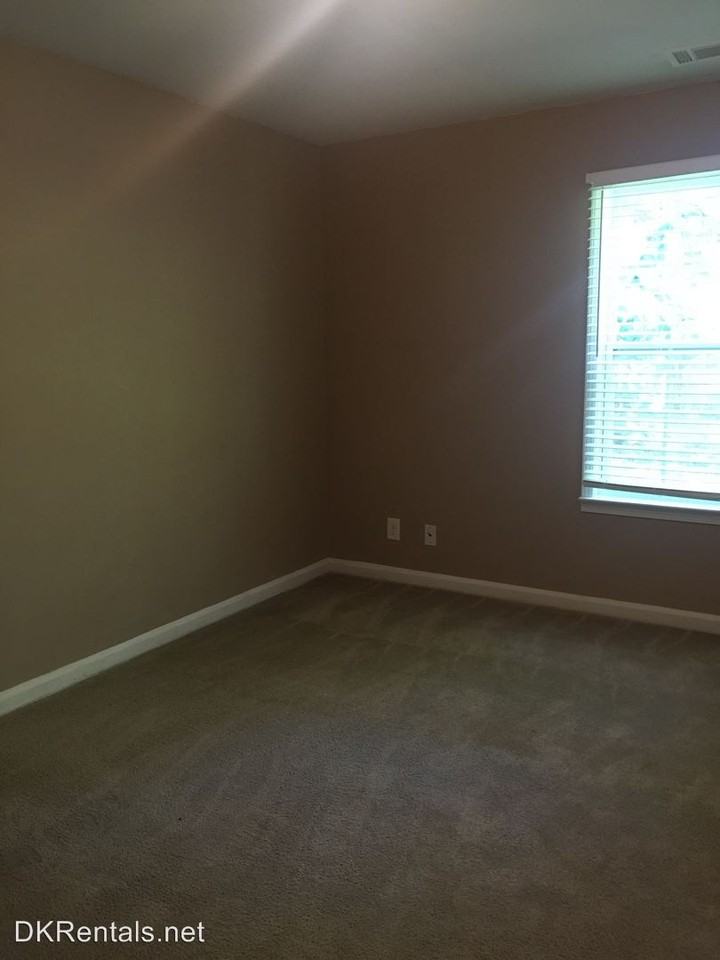 2200 Gordon Cir - Photo 3 of 16