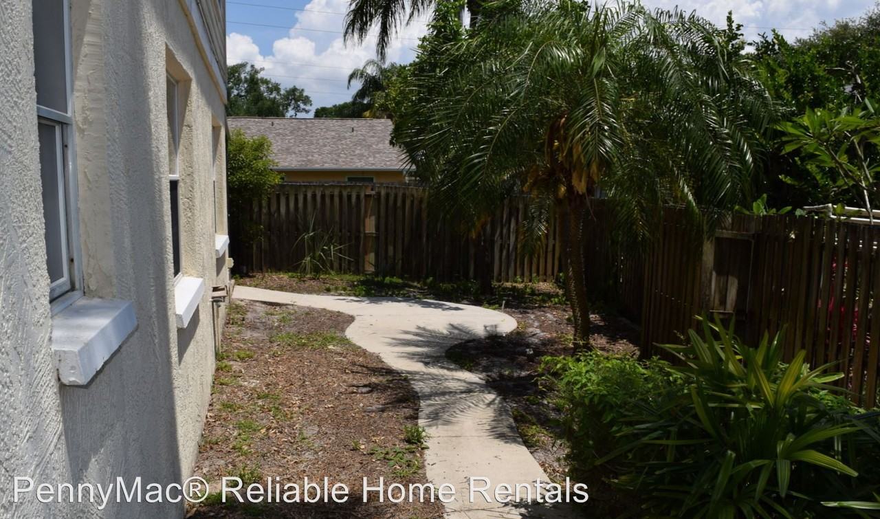 883 Franklin Cir - Photo 2 of 15