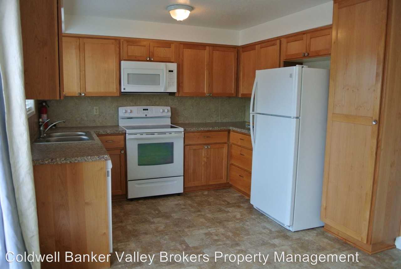 386 SE 30th Ave - Photo 2 of 6