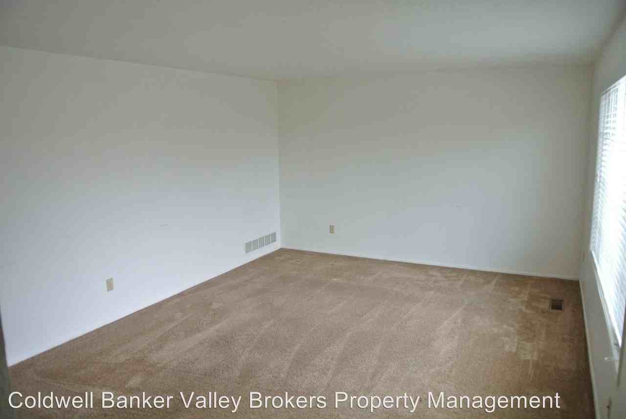386 SE 30th Ave - Photo 3 of 6