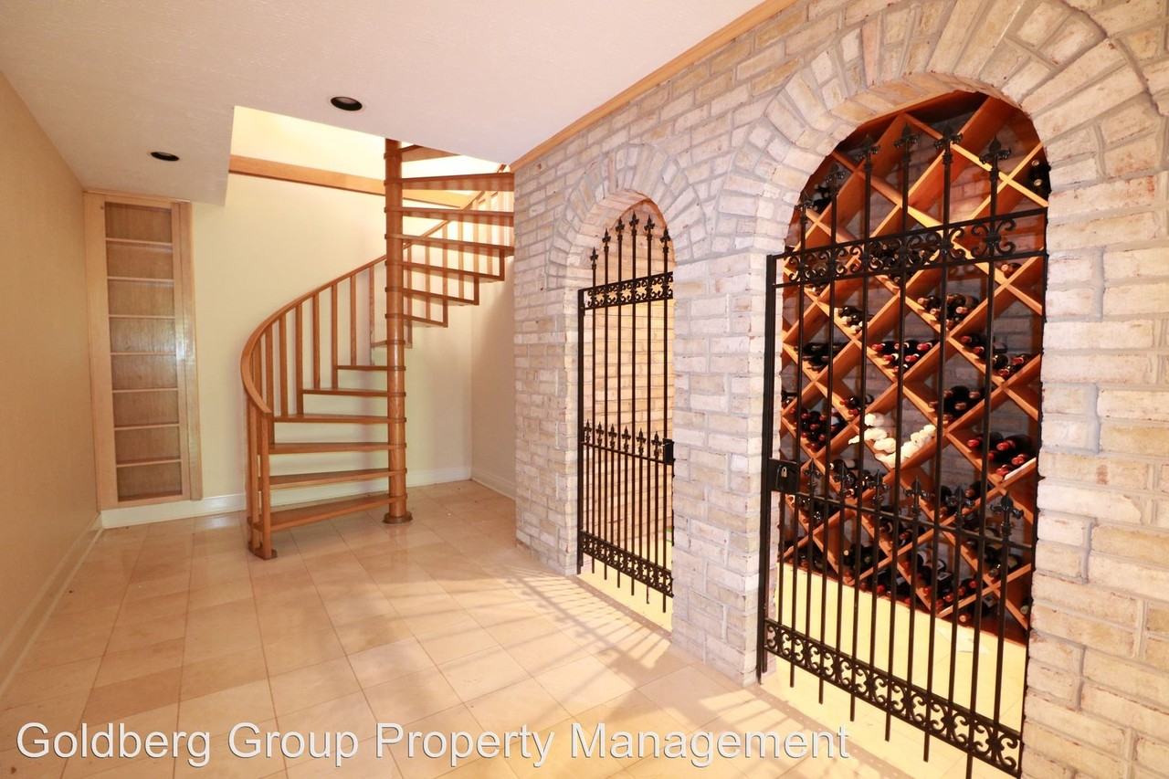 13502 Deakins Ln - Photo 3 of 100