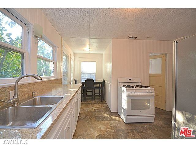 1257 N Sweetzer Ave - Photo 2 of 9
