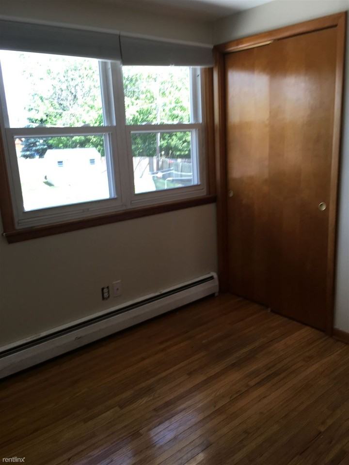 140 N Prince Dr - Photo 3 of 8