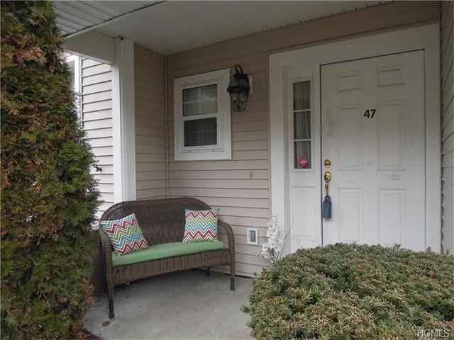 47 Underhill Dr - Photo 2 of 28