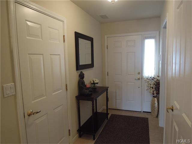 47 Underhill Dr - Photo 3 of 28