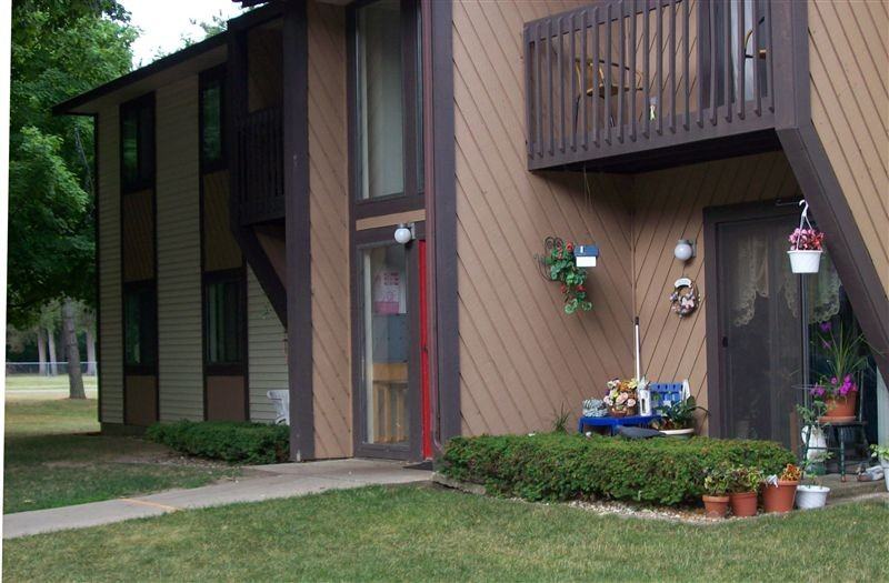 Paw Paw Arms Apartments - Photo 2 of 12