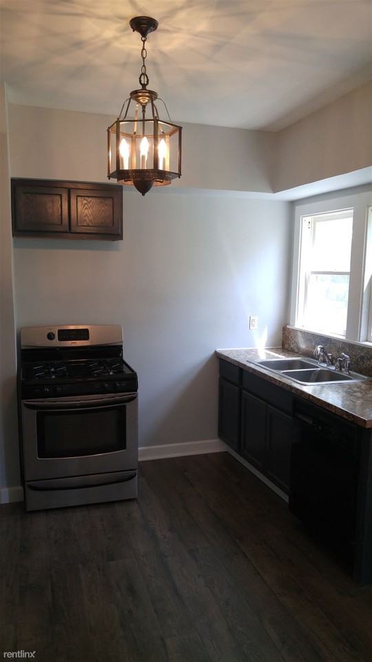 812 Veto St NW - Photo 2 of 9