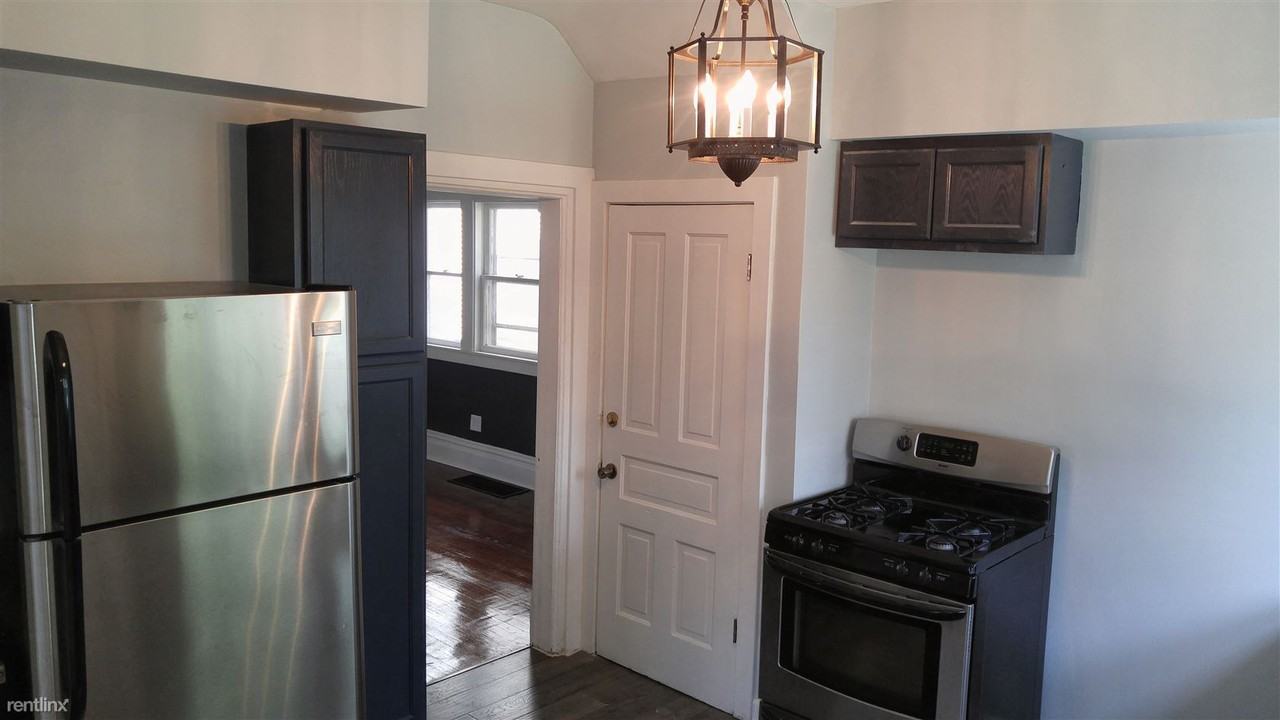 812 Veto St NW - Photo 3 of 9