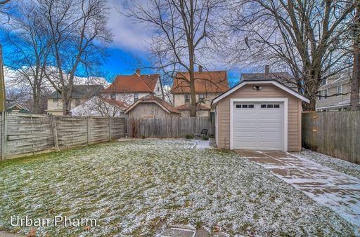 140 Fuller Ave SE - Photo 3 of 22