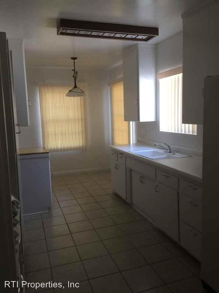 11119 Lynrose St - Photo 3 of 7