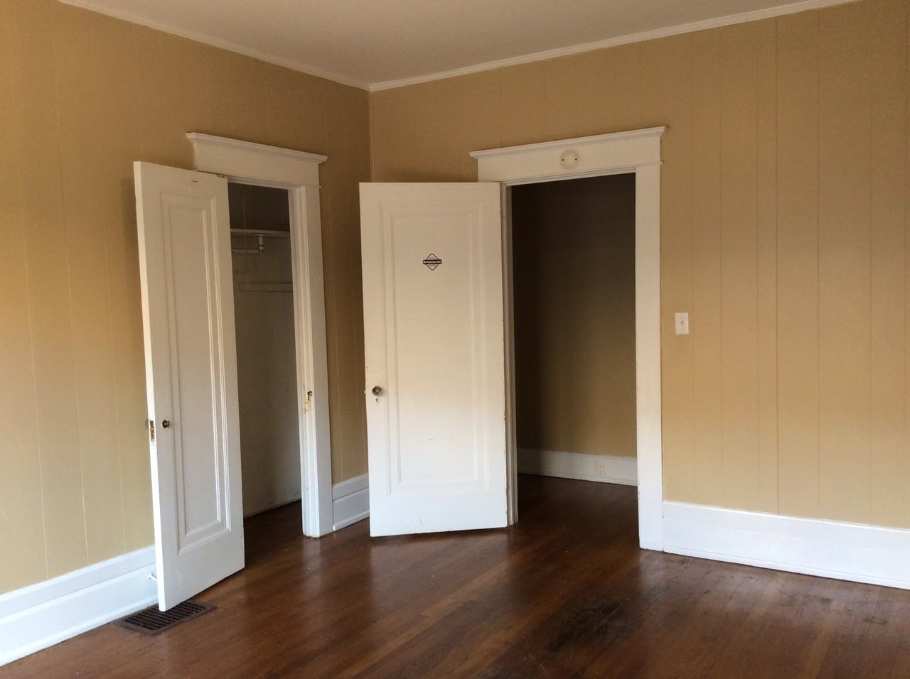 875 7th St W - Photo 3 of 10