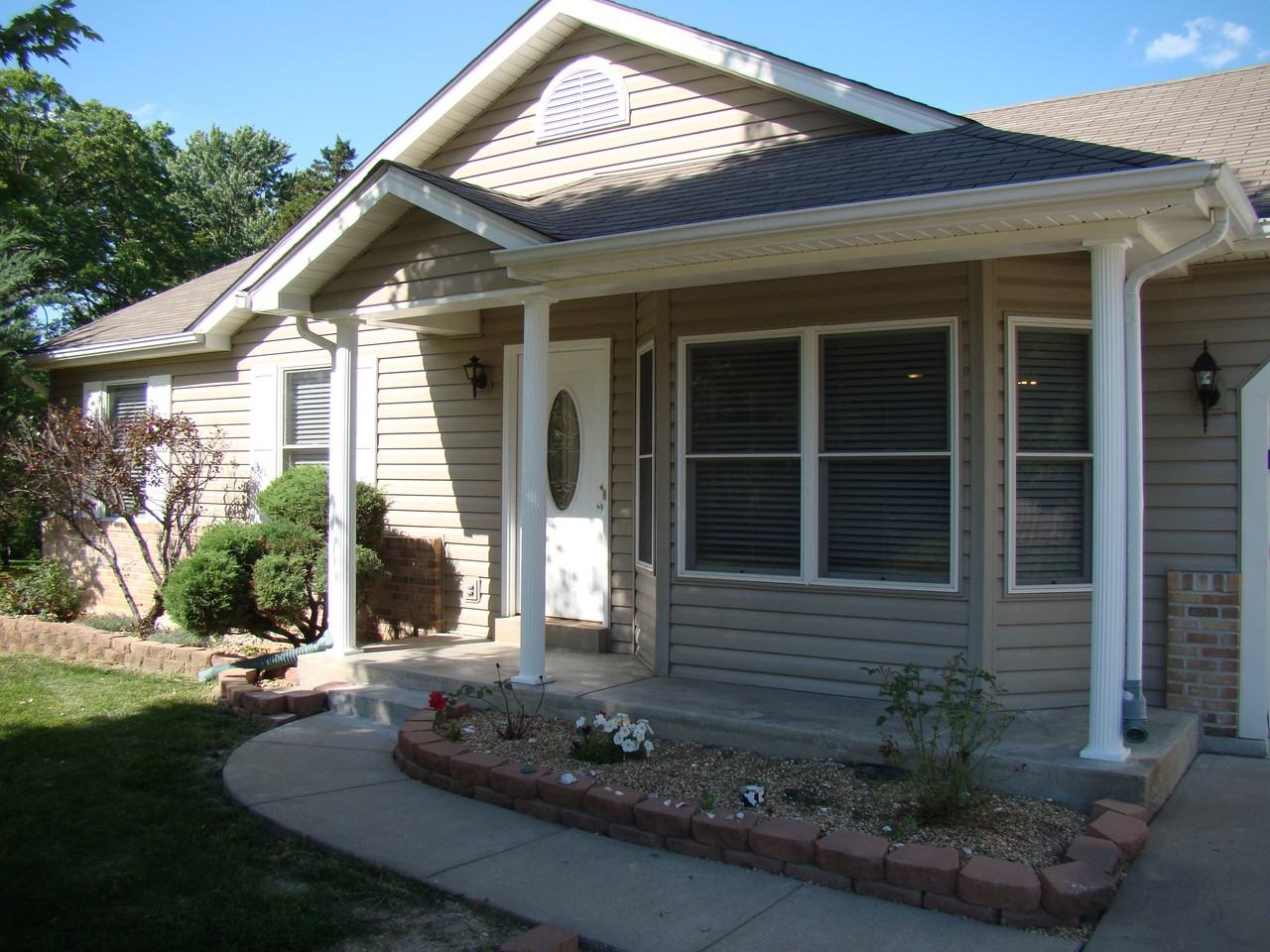 309 Fourbush Ct - Photo 2 of 18