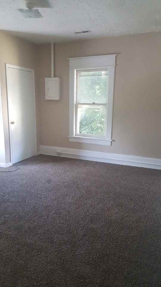 1327 Loudon Ave NW - Photo 3 of 7